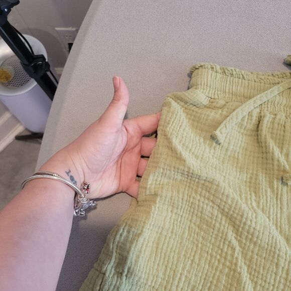 Princess Polly Green Shorts Size 4 - Picture 5 of 7